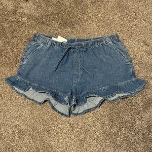 NWT American Eagle Outfitters Ruffle Hem Jean Shorts